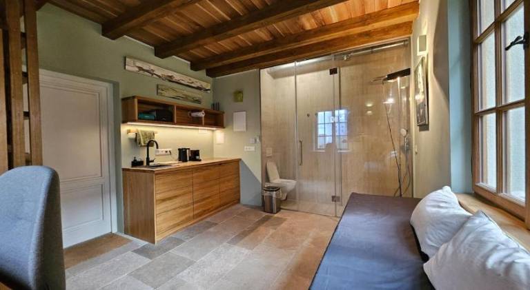 Holiday apartment with yard — photo 2