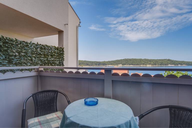 Studio flat with terrace and sea view Mali Lošinj, Lošinj (AS-18322-b) in Mali Losinj