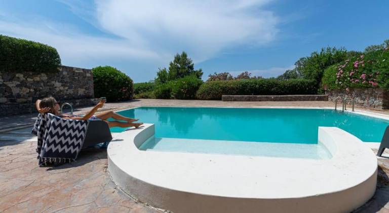 Fully equipped wonderful villa with pool, patio & garden | Pets are welcome in Aegina
