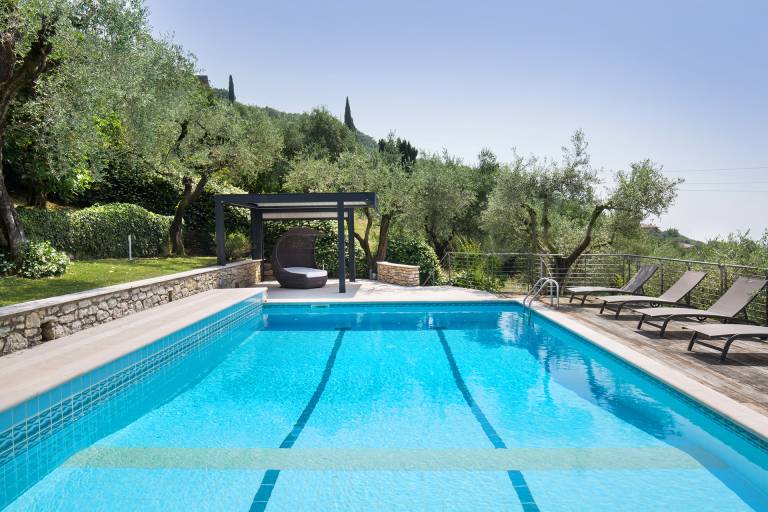 Villa with private pool, jacuzzi & patio — photo 3