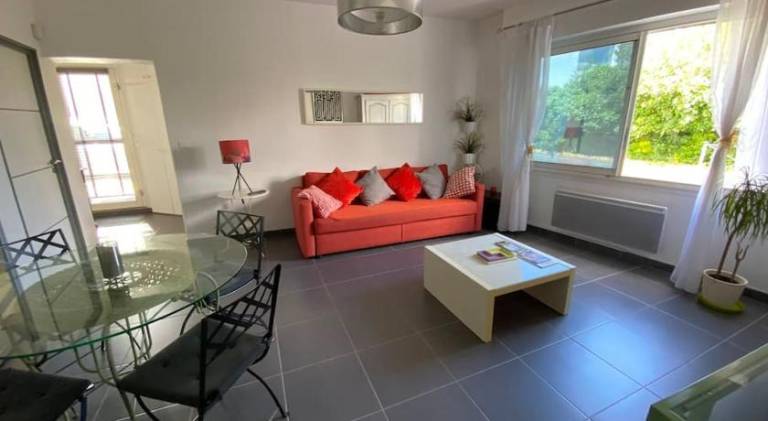 Apartment with hot tub & pool — photo 4