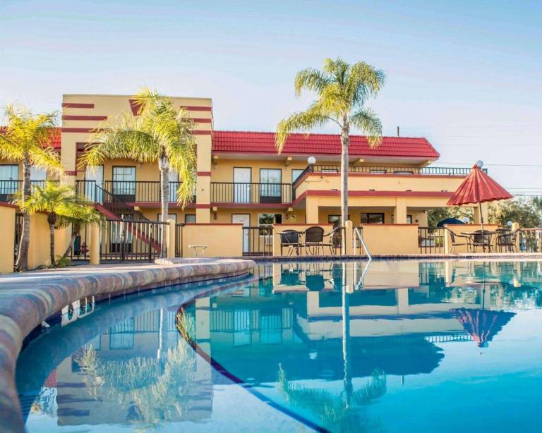Rodeway Inn Clearwater-Dunedin in Clearwater, BC