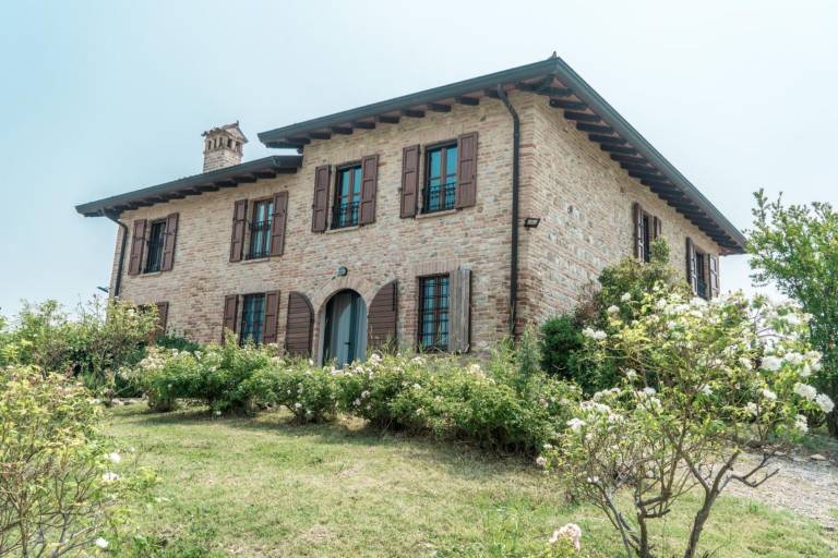 Villa with private pool & yard — photo 3