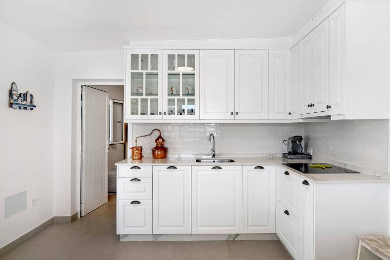 Vacation home with BBQ & patio | Mountain view — photo 4