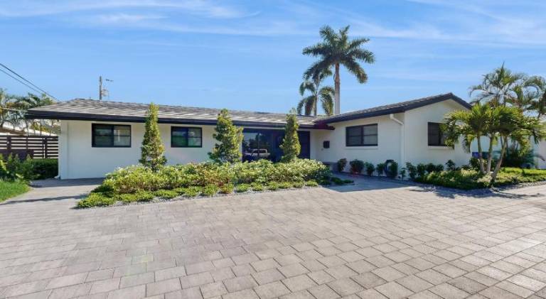 House with pool in Fort Lauderdale, FL