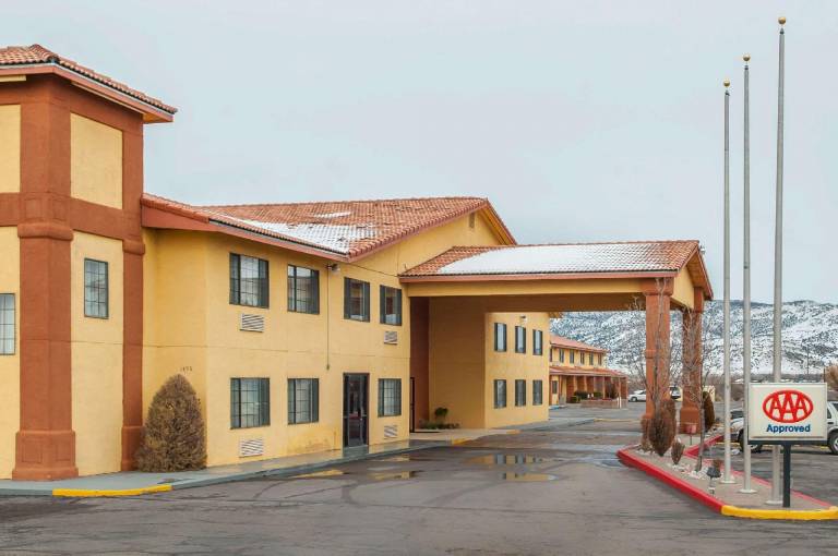 Quality Inn & Suites Grants - I-40 — photo 2