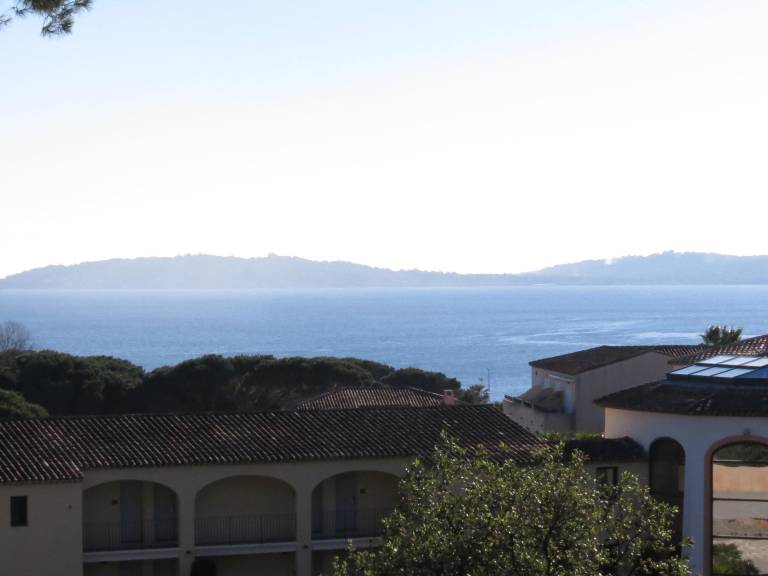 Apartment with yard & pool in Sainte-Maxime