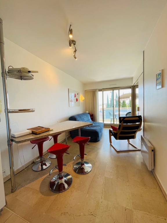 Apartment with pool — photo 2