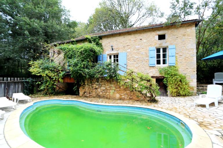 Vacation home with terrace, barbeque & pool | Nature view — photo 2