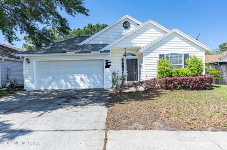 House  Holly Oaks
