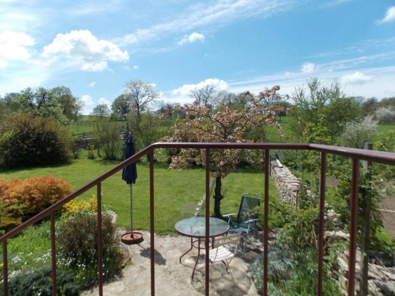 Gite with terrace & yard — photo 4