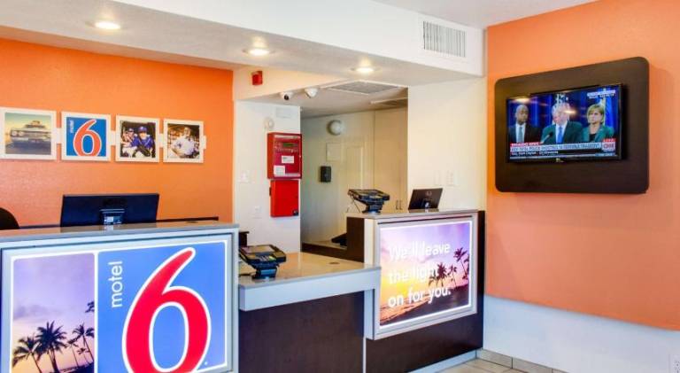 Motel 6 Bakersfield, CA - South — photo 3