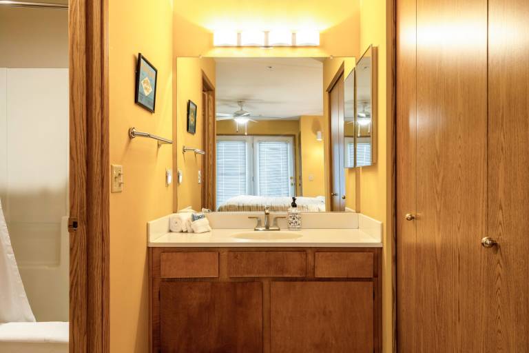 15 Lodge Condo with Hood River Bridge View — photo 4