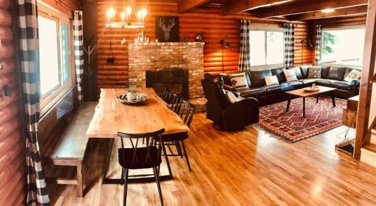Happy Cabin Near Snow and Lake with Hot Tub, Dogs OK in South Lake Tahoe, CA