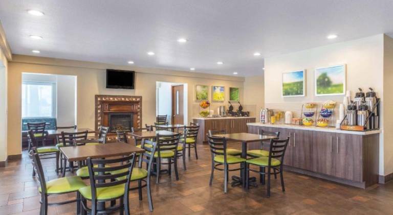 Days Inn & Suites by Wyndham East Flagstaff — photo 3