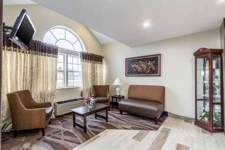 Quality Inn & Suites North Lima - Boardman — photo 2