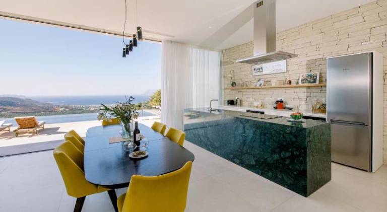 Villa with pool — photo 4