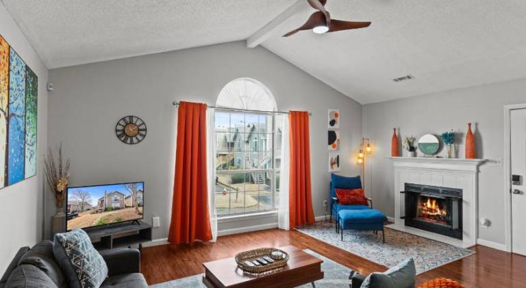 Apartment with pool in Madison, AL