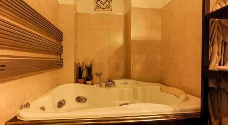 Fully equipped apartment with jacuzzi & terrace | Close to Milano Centrale railway station | Dogs allowed — photo 4