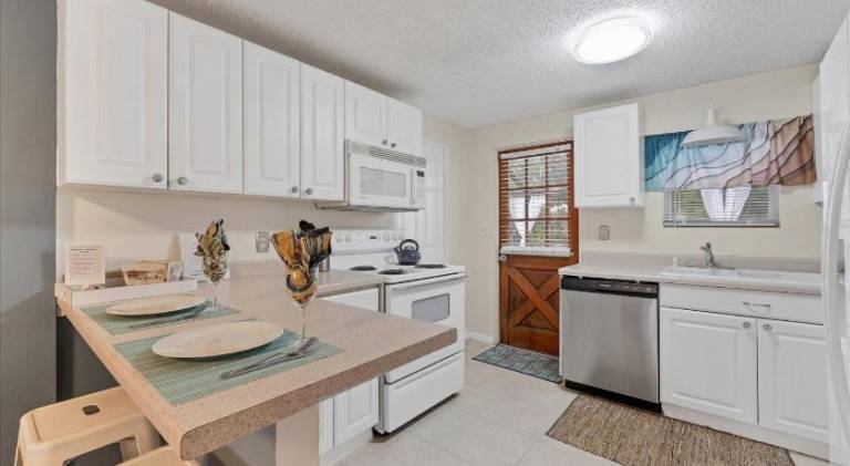 Beach Cottage with heated pool just off Siesta Key — photo 5