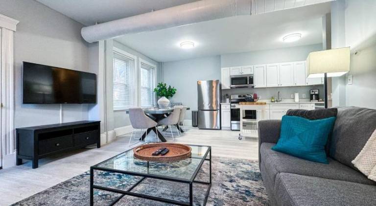 Spacious 3Bed, 2Bath, Near Hospitals & Transports in Cambridge, MA
