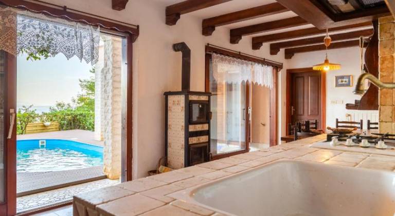 Spacious villa with pool & hot tub | Dogs allowed — photo 4