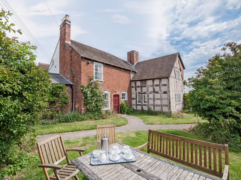 Cottage with BBQ & garden in Shrewsbury