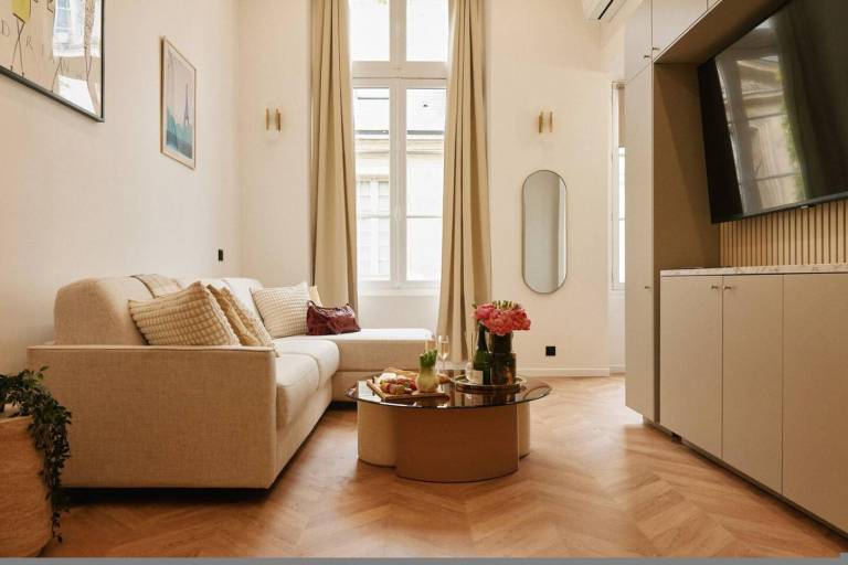 Lavie Maison Marais AC Hot Tub in Montrouge