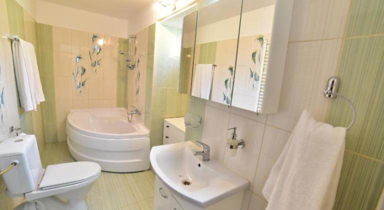 Holiday apartment with 2 rooms for 6 persons — photo 2