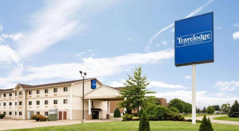Travelodge by Wyndham Clinton Valley West Court — photo 5