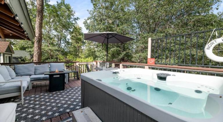Clerestory Cottage - The perfect cozy getaway with a hot tub — photo 3