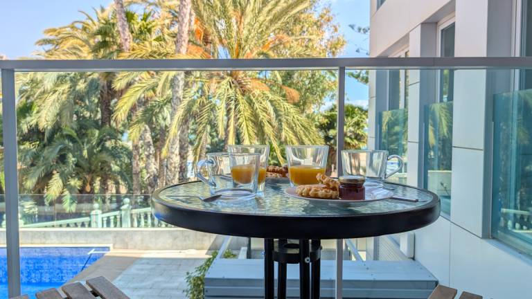 Holiday apartment with terrace & pool | Sea view in Benidorm