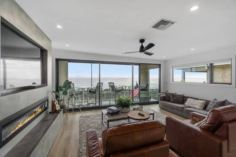 Carlsbad Beachfront Home W Hot tub — photo 4