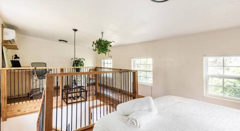 Beautiful vacation home with jacuzzi | Dogs allowed — photo 2
