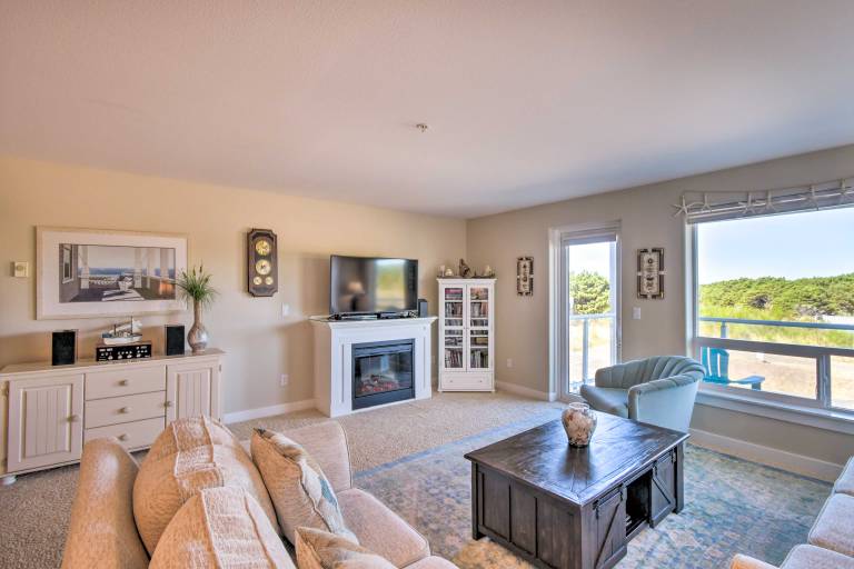 Westport Condo w/ Saltwater Pool: Steps to Beach! — photo 4