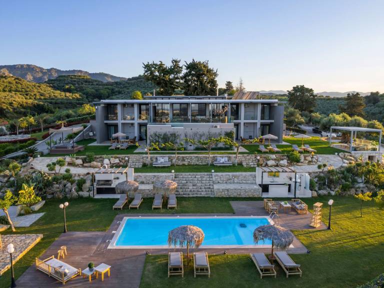 House with yard, private pool & barbecue | Mountain view in Chania