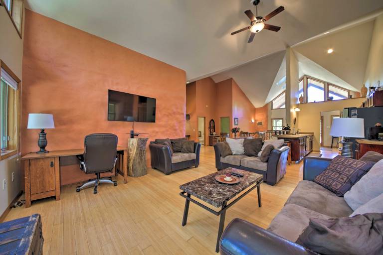 Peaceful Custom Carbondale Home w/ Deck, Near SIU! — photo 3