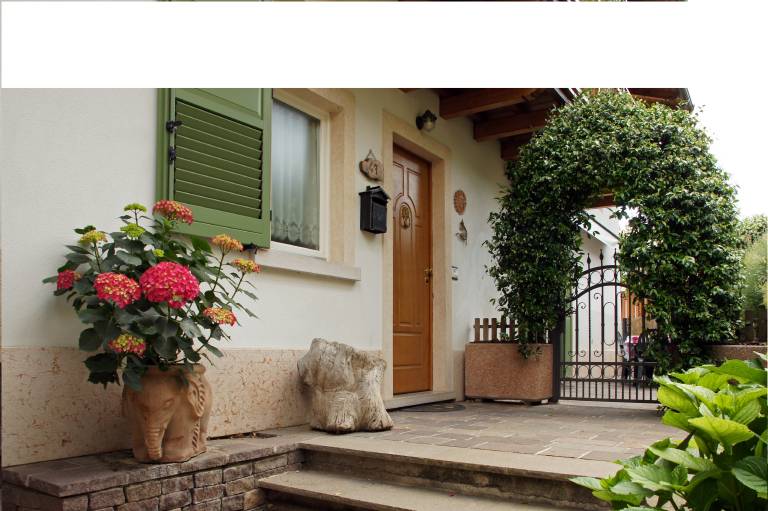 Casa con giardino indipendente