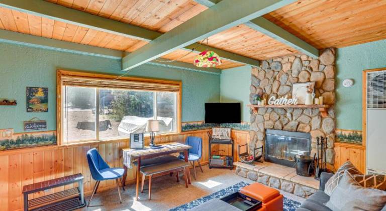 1 Mi to Snow Summit Big Bear Lake Cabin! — photo 2
