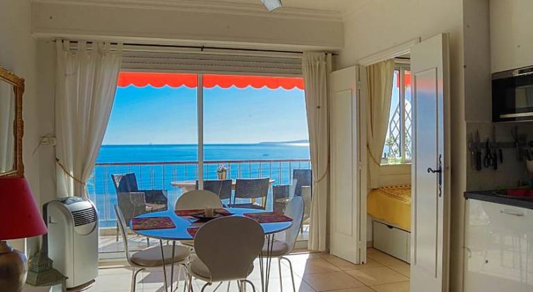 Holiday apartment with terrace — photo 4