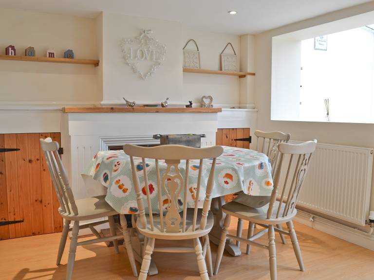 Cottage with garden — photo 3