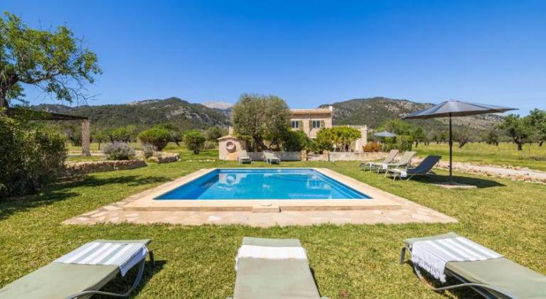 Villa with BBQ, yard & patio | Perfect for remote work in Selva