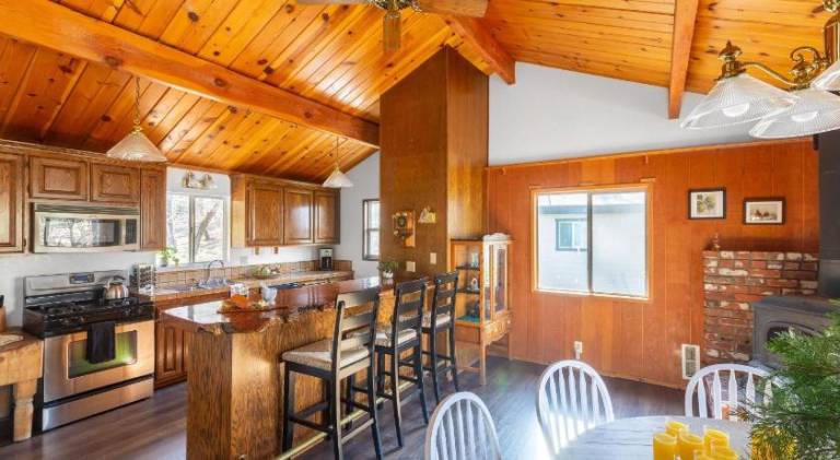TurtleBear by AvantStay Stunning Character Cabin w Entertainers Patio Table Tennis — photo 3