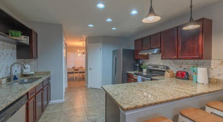 Luxury 5BR House with Pool by SeaWorld & Lackland — photo 4