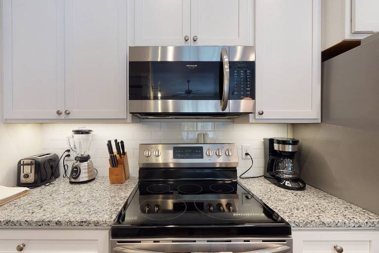 Queen Suite @ 400 Ocean Suites — photo 4