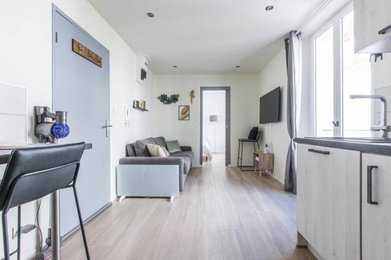Cute affordable 1-br minutes from Cannes Center in Cannes