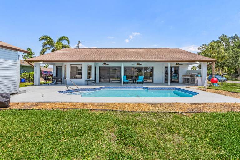 Vacation home with barbeque & private pool | River view in Cape Coral, FL