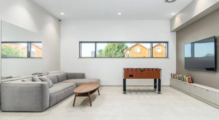 Apartment with pool & jacuzzi — photo 5