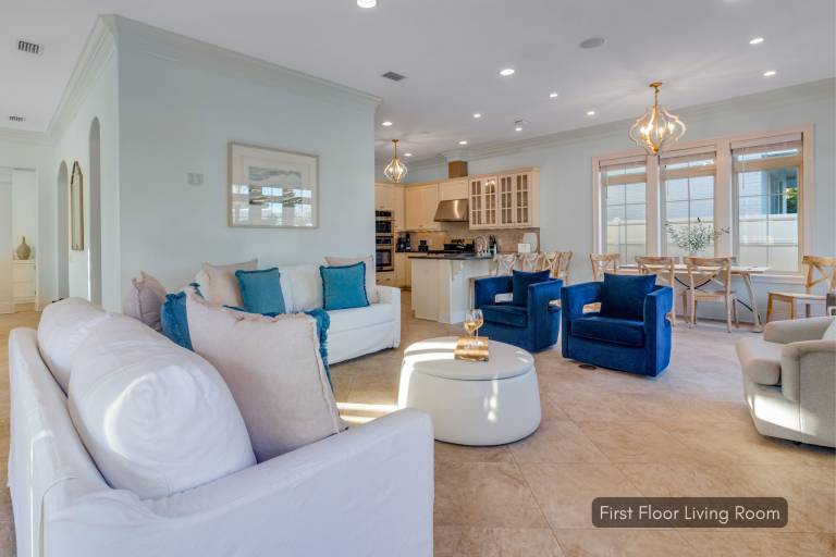 Vacation home with grill & private pool — photo 4