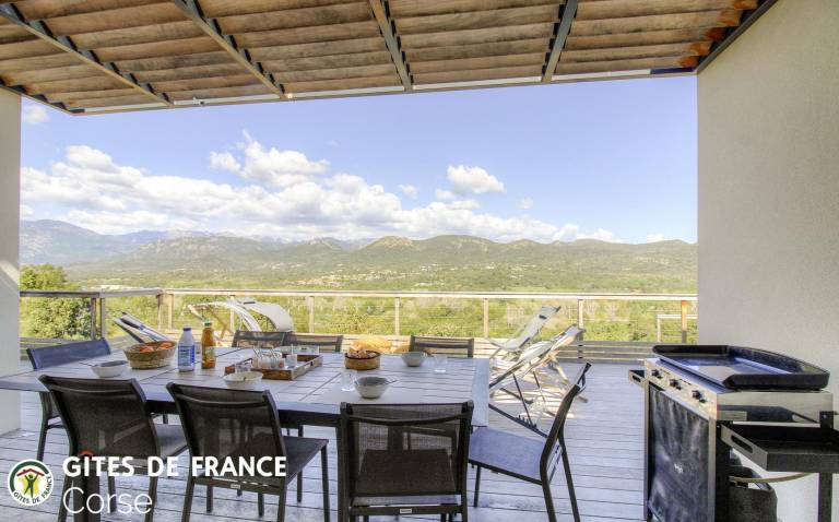 Gite with patio, garden & heated pool | Mountain view — photo 3